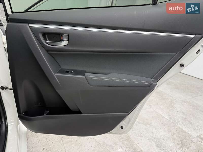 Седан Toyota Corolla 2017 в Киеве фото 27 Седан Toyota Corolla 2017 в Киеве