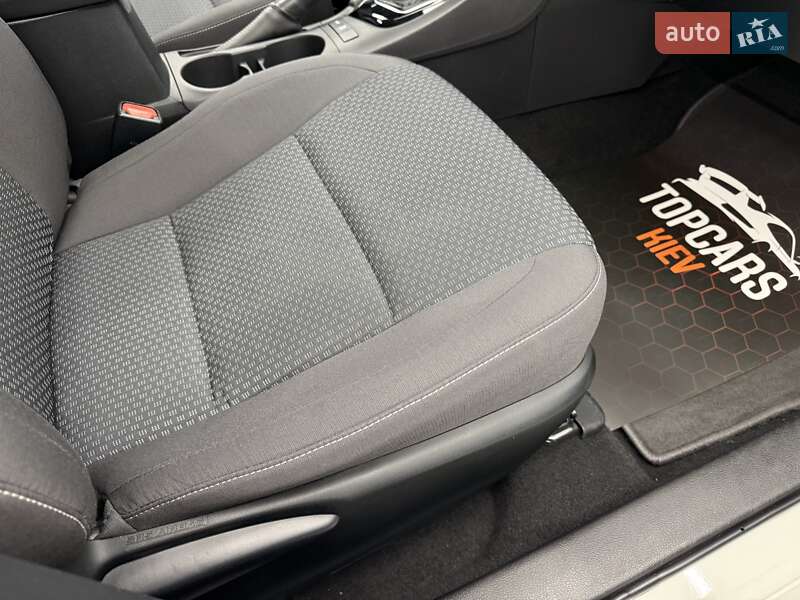 Седан Toyota Corolla 2017 в Киеве фото 35 Седан Toyota Corolla 2017 в Киеве