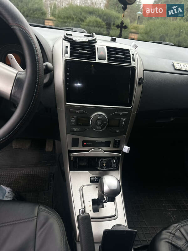 Седан Toyota Corolla 2008 в Лебедине