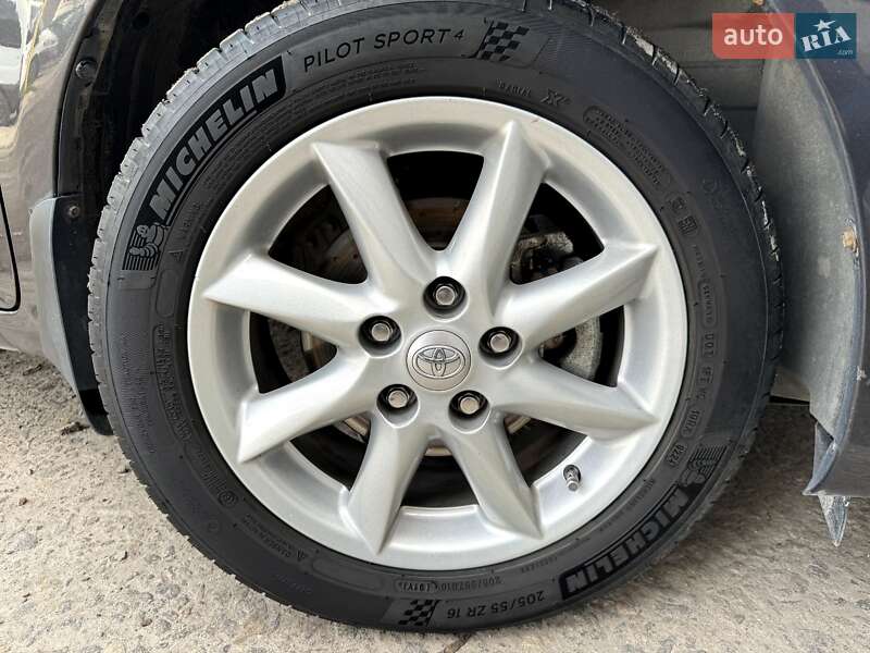 Седан Toyota Corolla 2008 в Киеве