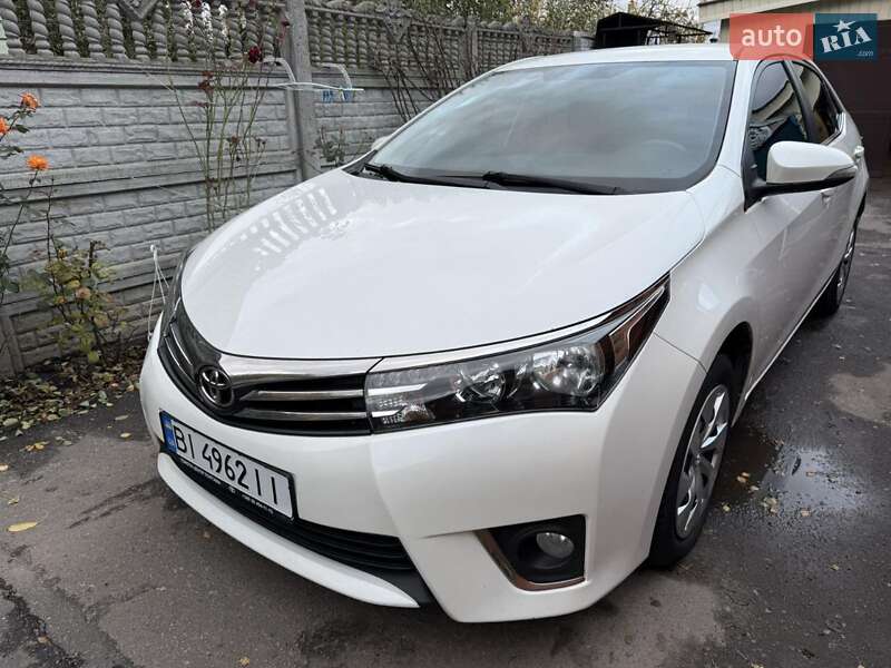 Седан Toyota Corolla 2015 в Краснограде
