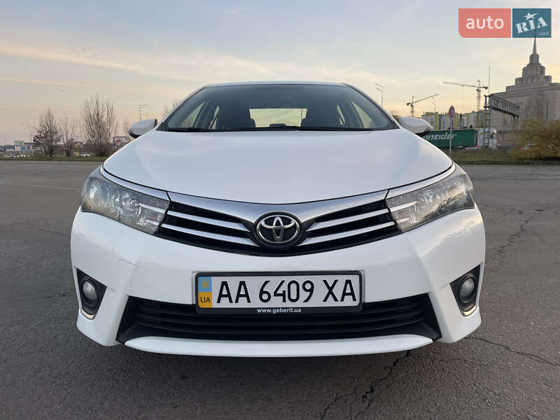 Седан Toyota Corolla 2014 в Києві