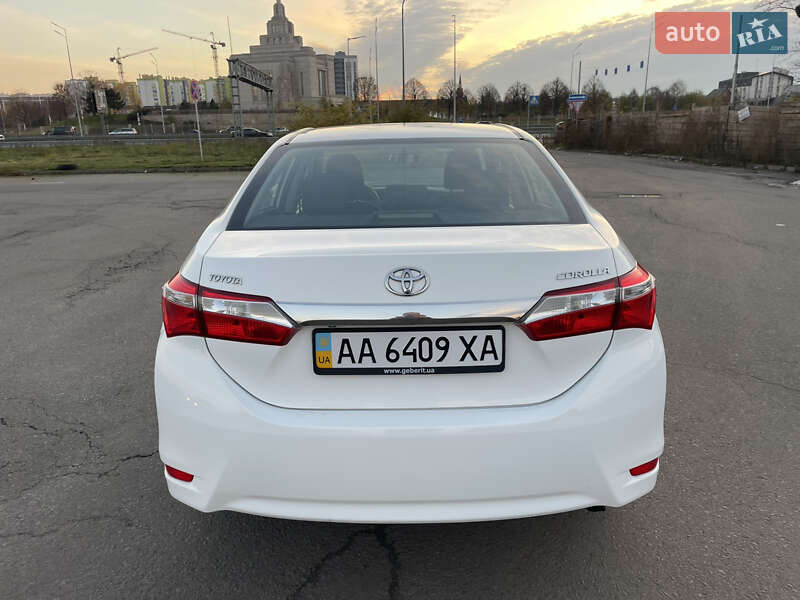 Седан Toyota Corolla 2014 в Києві
