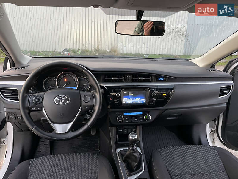 Седан Toyota Corolla 2014 в Києві