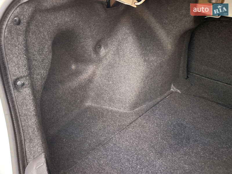 Седан Toyota Corolla 2014 в Києві