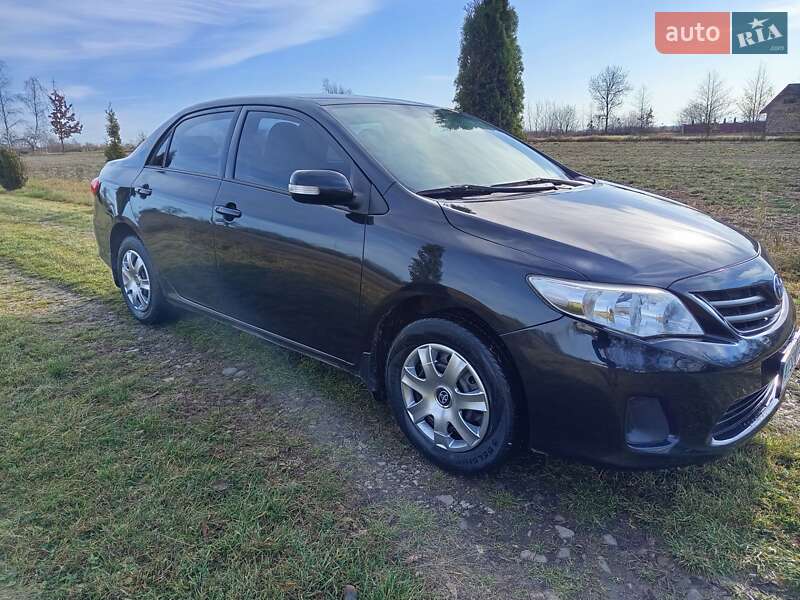 Седан Toyota Corolla 2011 в Коломые