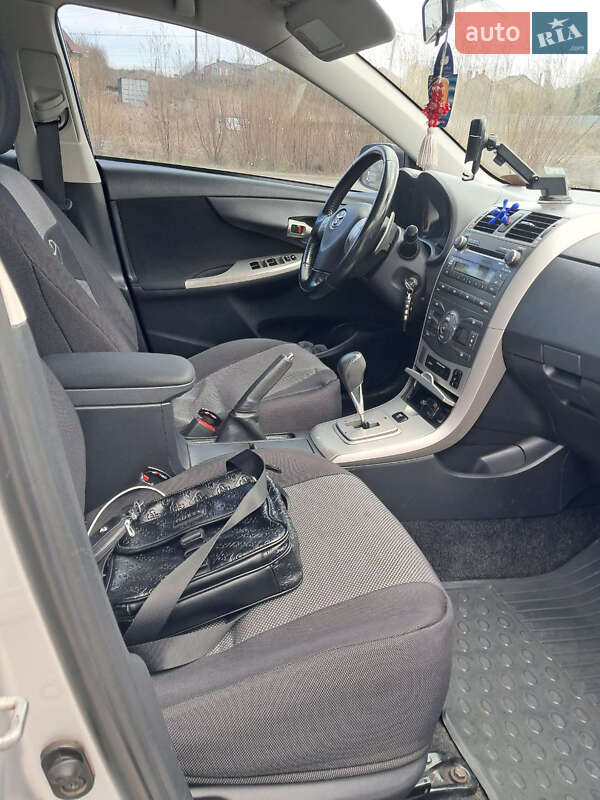 Седан Toyota Corolla 2008 в Черновцах