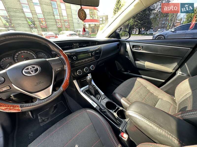 Седан Toyota Corolla 2014 в Днепре