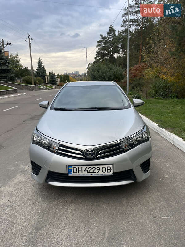 Седан Toyota Corolla 2014 в Киеве фото 2 Седан Toyota Corolla 2014 в Киеве
