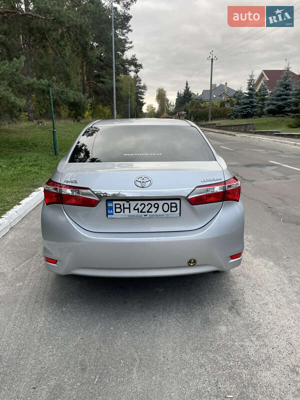Седан Toyota Corolla 2014 в Киеве фото 7 Седан Toyota Corolla 2014 в Киеве