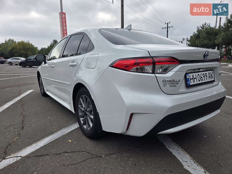 Седан Toyota Corolla 2022 в Одессе