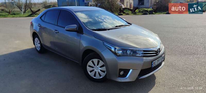 Седан Toyota Corolla 2013 в Миколаєві