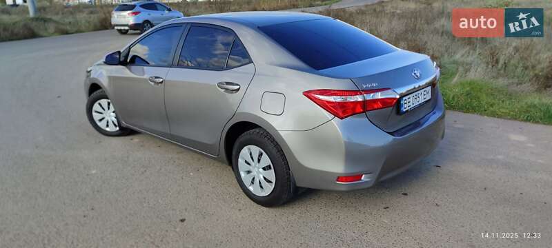 Седан Toyota Corolla 2013 в Миколаєві