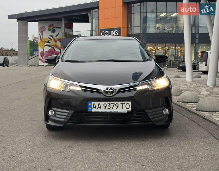 Седан Toyota Corolla 2018 в Києві