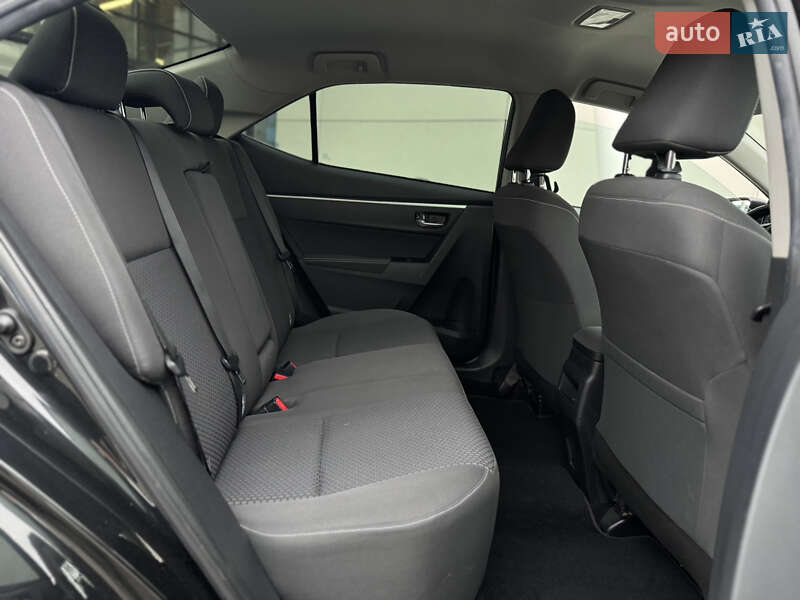 Седан Toyota Corolla 2018 в Києві