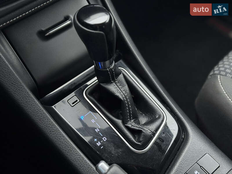 Седан Toyota Corolla 2018 в Києві