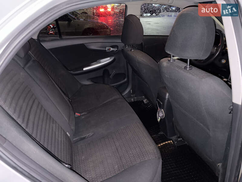 Седан Toyota Corolla 2010 в Виннице