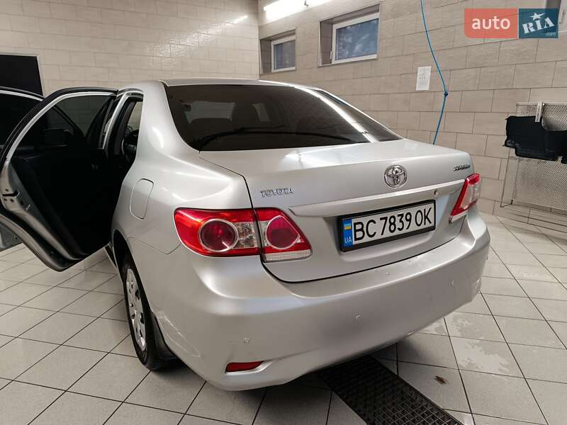 Седан Toyota Corolla 2011 в Львове фото 11 Седан Toyota Corolla 2011 в Львове