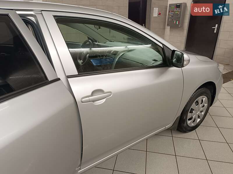 Седан Toyota Corolla 2011 в Львове фото 26 Седан Toyota Corolla 2011 в Львове