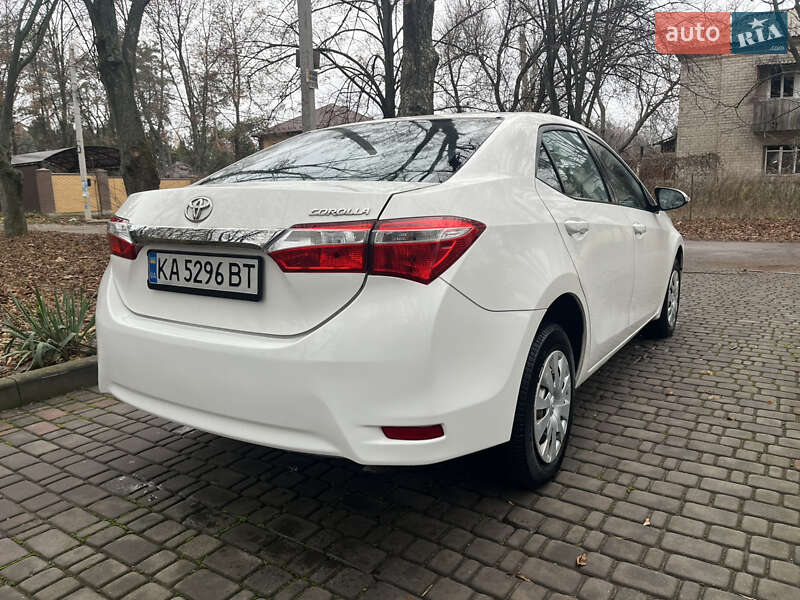 Седан Toyota Corolla 2017 в Днепре