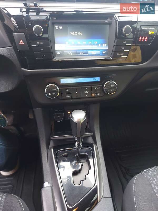 Седан Toyota Corolla 2015 в Полтаве