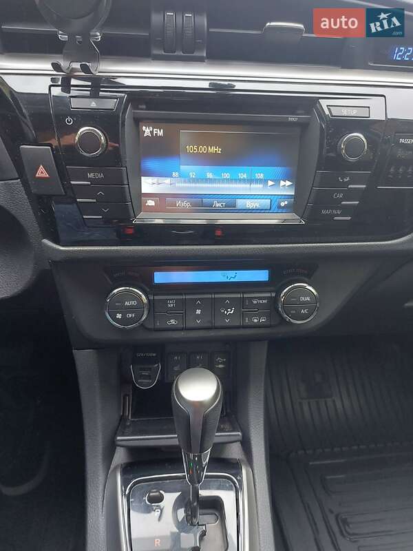 Седан Toyota Corolla 2015 в Полтаве