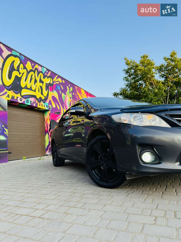 Седан Toyota Corolla 2011 в Кам'янець-Подільському