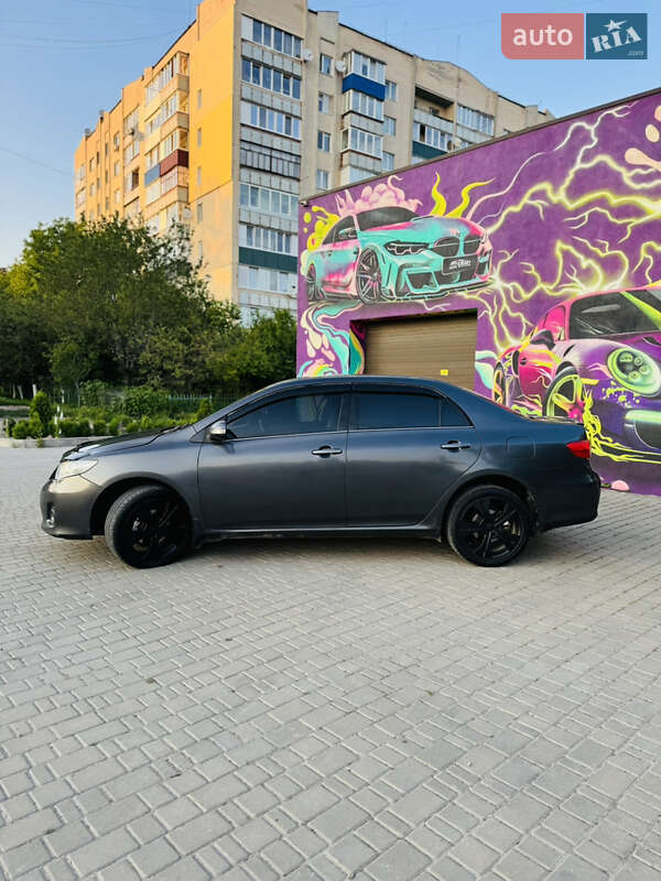 Седан Toyota Corolla 2011 в Кам'янець-Подільському