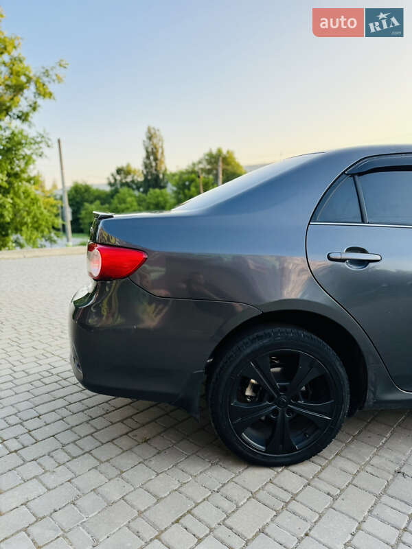 Седан Toyota Corolla 2011 в Кам'янець-Подільському