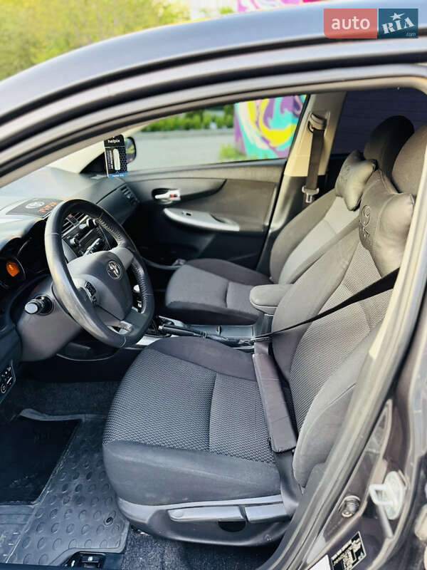 Седан Toyota Corolla 2011 в Кам'янець-Подільському