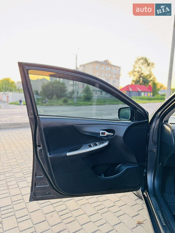 Седан Toyota Corolla 2011 в Кам'янець-Подільському