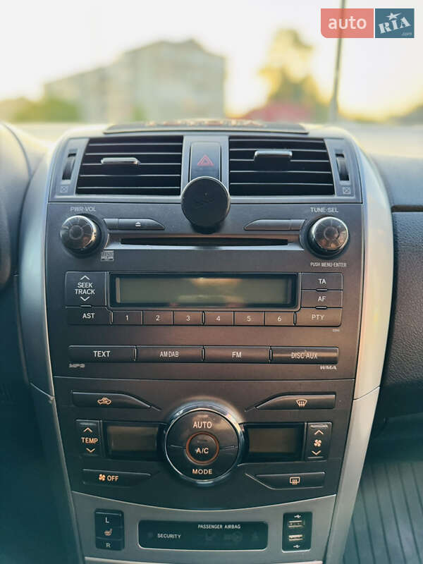 Седан Toyota Corolla 2011 в Кам'янець-Подільському