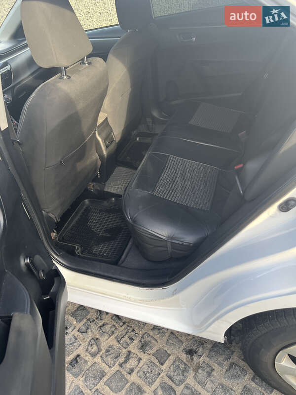 Седан Toyota Corolla 2013 в Львові