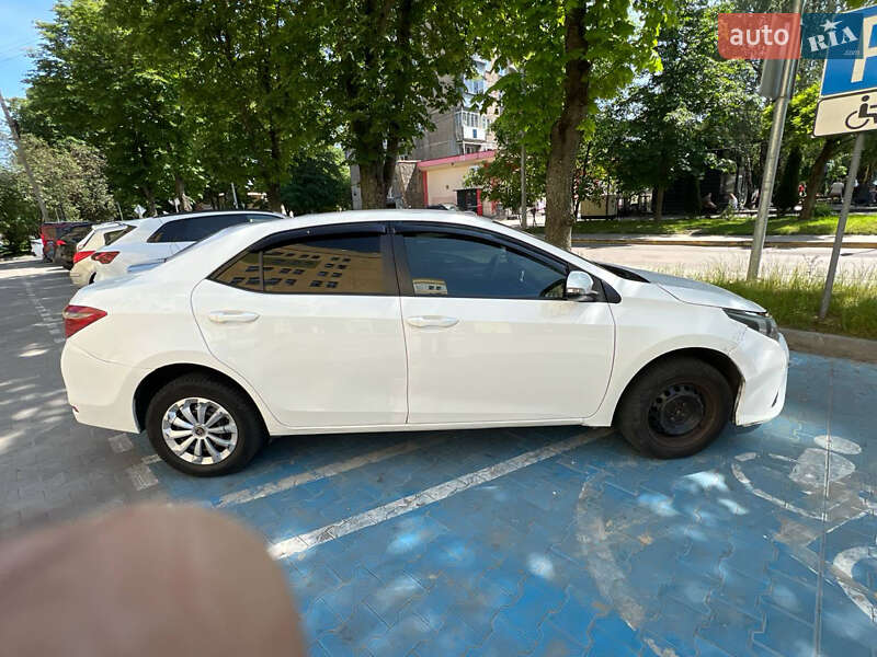 Седан Toyota Corolla 2013 в Львові
