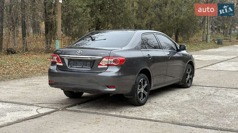 Седан Toyota Corolla 2010 в Жовтих Водах
