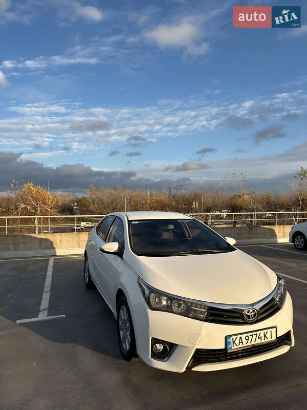 Седан Toyota Corolla 2013 в Киеве фото 14 Седан Toyota Corolla 2013 в Киеве