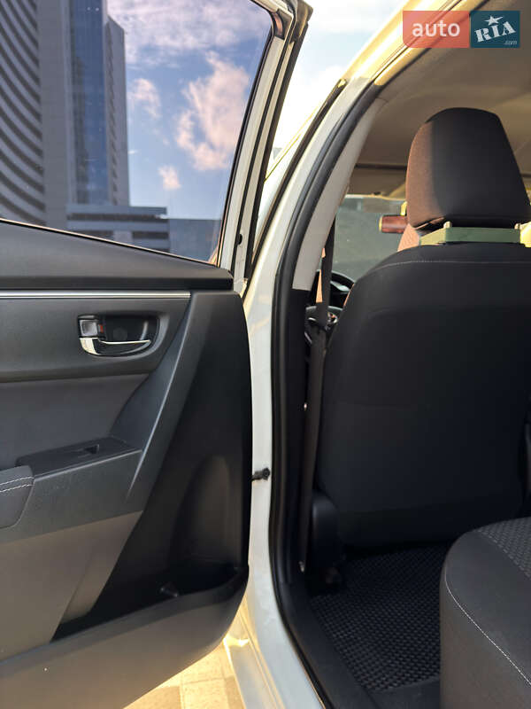 Седан Toyota Corolla 2013 в Киеве фото 25 Седан Toyota Corolla 2013 в Киеве