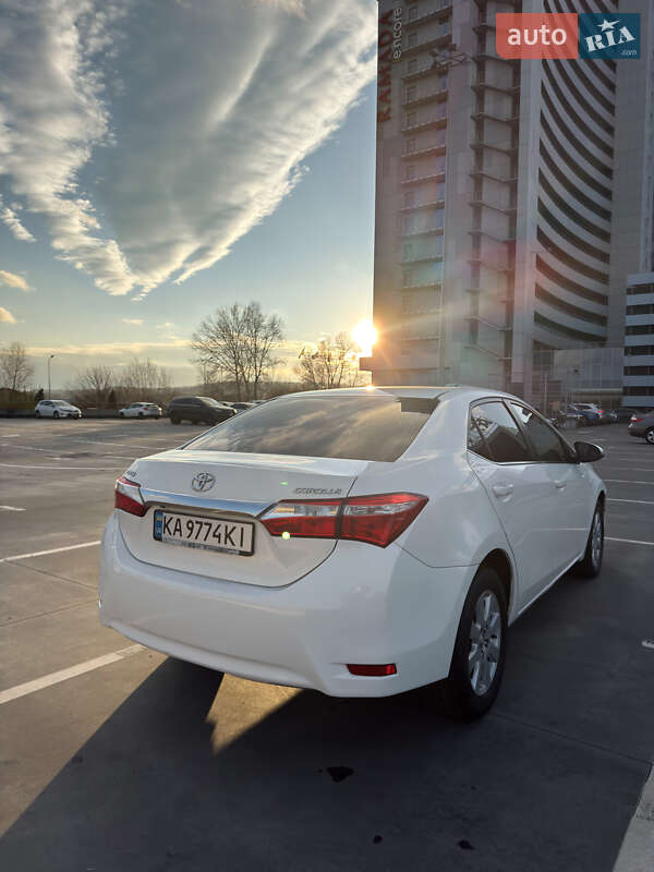Седан Toyota Corolla 2013 в Киеве фото 31 Седан Toyota Corolla 2013 в Киеве