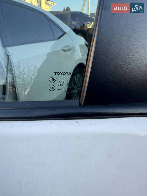 Седан Toyota Corolla 2016 в Киеве фото 19 Седан Toyota Corolla 2016 в Киеве