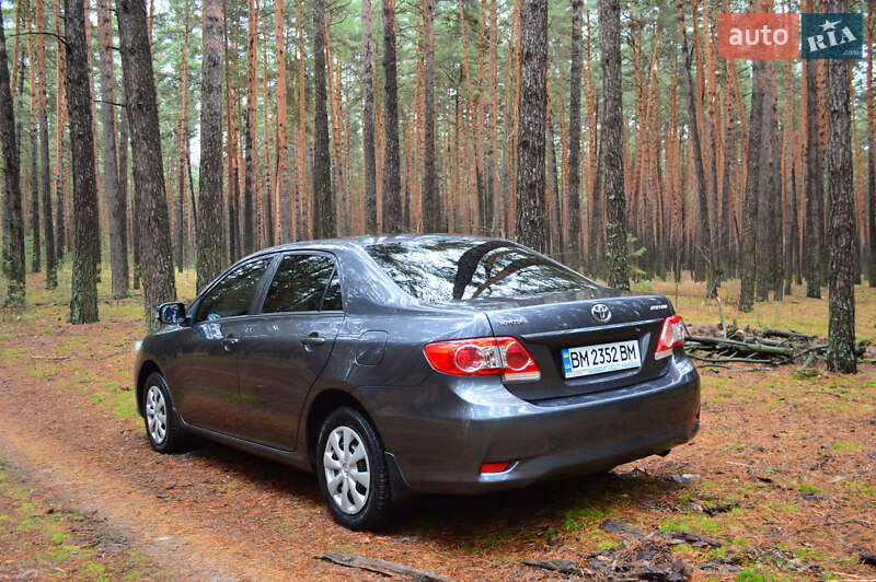 Седан Toyota Corolla 2011 в Лебедине