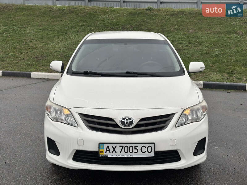 Седан Toyota Corolla 2012 в Киеве
