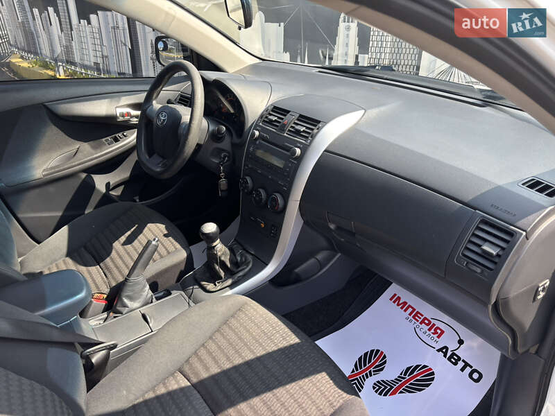 Седан Toyota Corolla 2012 в Киеве