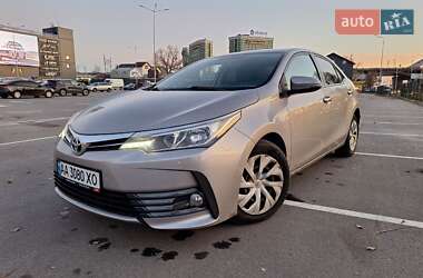 Седан Toyota Corolla 2018 в Києві