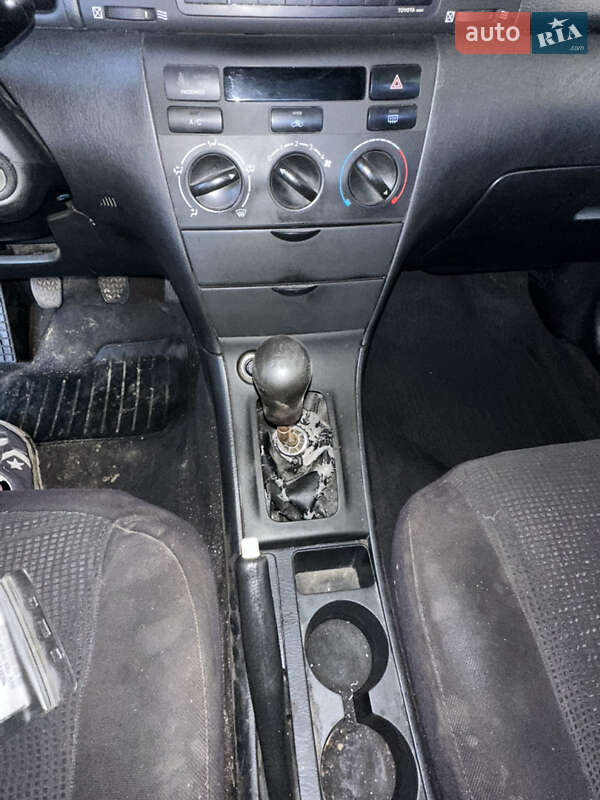 Седан Toyota Corolla 2005 в Києві
