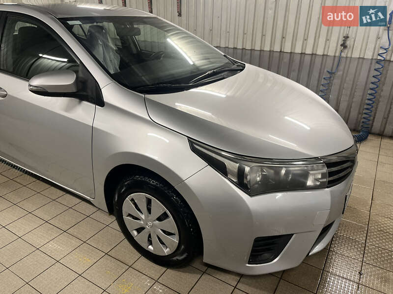 Седан Toyota Corolla 2014 в Киеве фото 3 Седан Toyota Corolla 2014 в Киеве