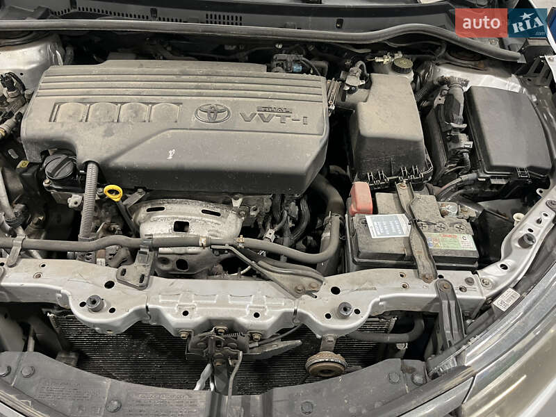 Седан Toyota Corolla 2014 в Киеве фото 20 Седан Toyota Corolla 2014 в Киеве