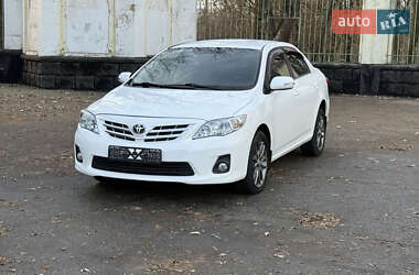 Седан Toyota Corolla 2012 в Желтых Водах