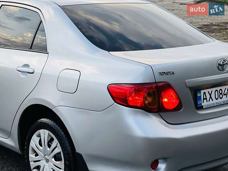 Седан Toyota Corolla 2009 в Харькове