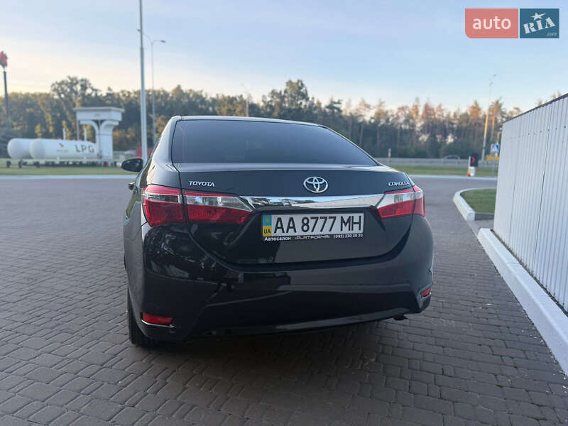 Седан Toyota Corolla 2014 в Дніпрі