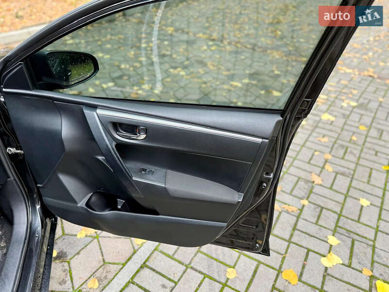 Седан Toyota Corolla 2014 в Дніпрі